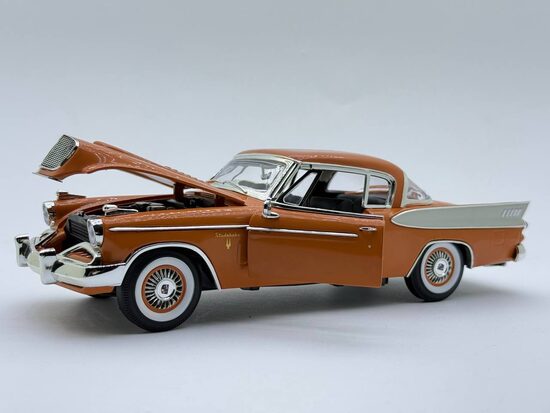 1/18 Auto World Studebaker Gold Hawk 1957