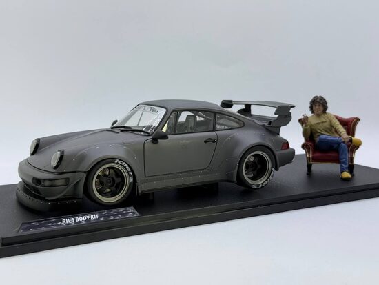 1/18 Solido Porsche RWB with Figure