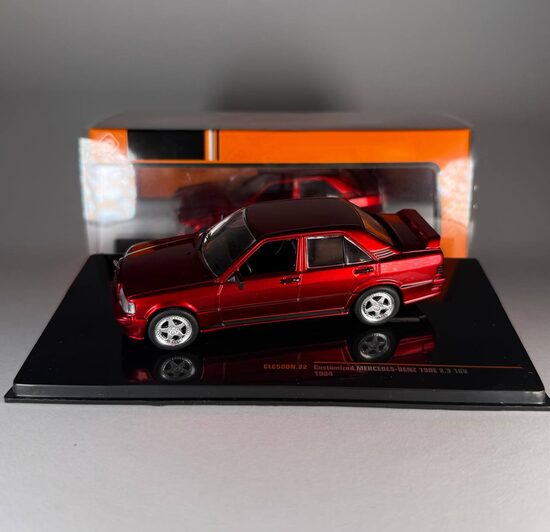 1/43 IXO Mercedes-Benz 190E , Red