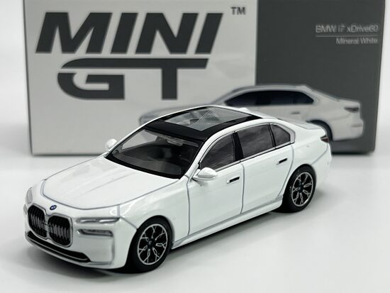 BMW I7 XDrive , mineral white