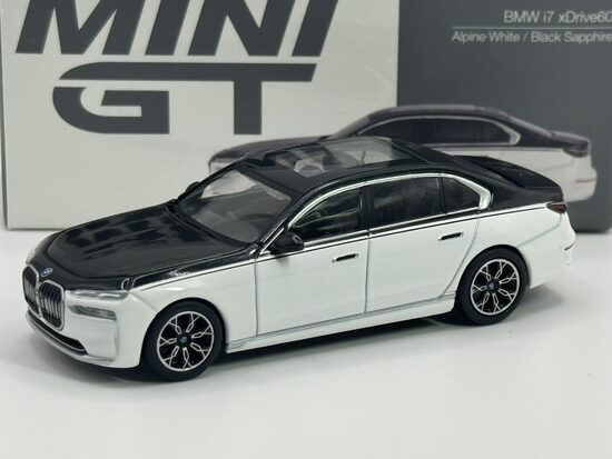 BMW I7 XDrive60 , alpine white/black sapphire