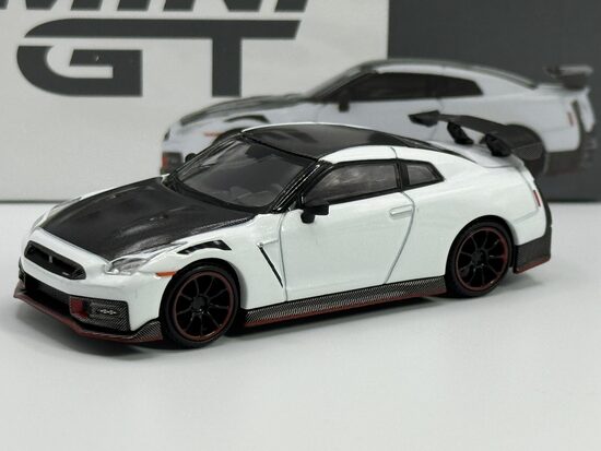 Nissan GTR (R35) Nismo, brilliant white pearl