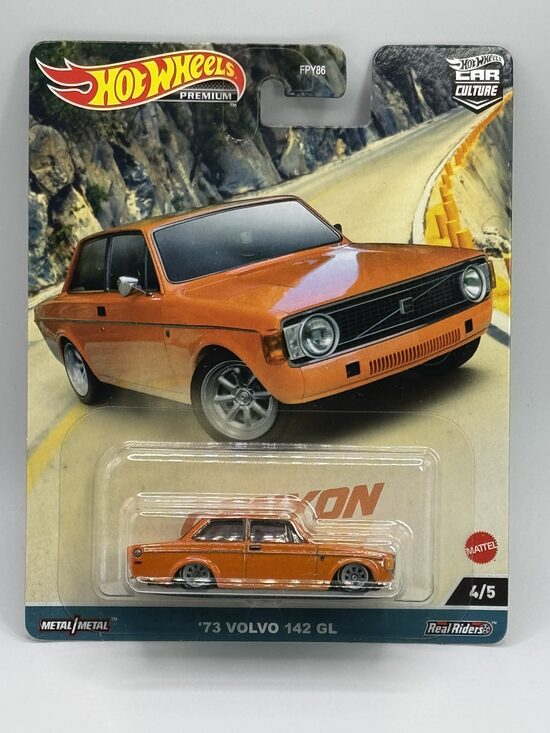73 Volvo 142 GL , orange
