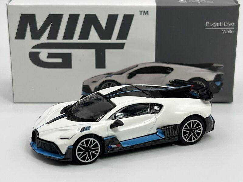 1/64 Bugatti Divo , white