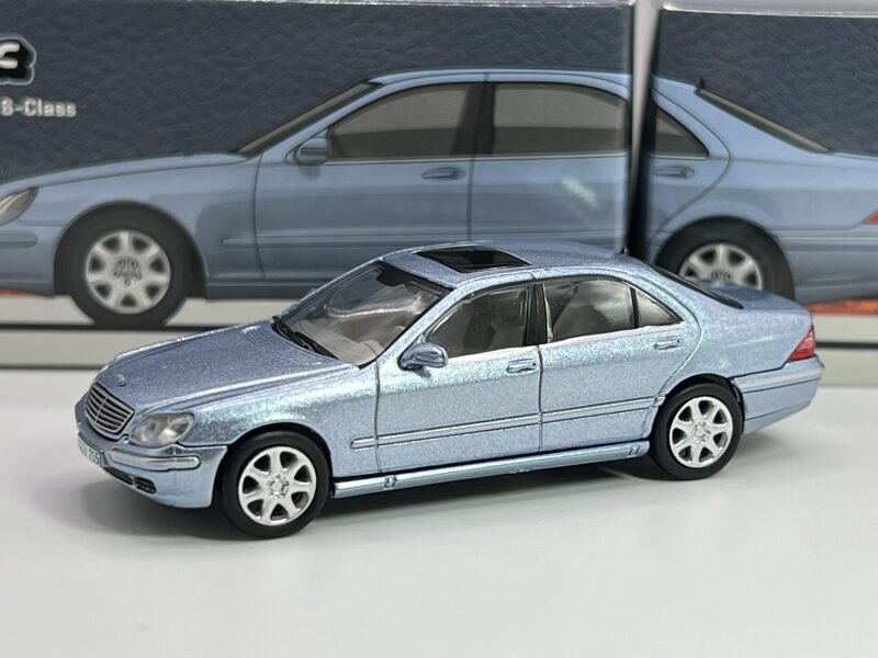 1/64 Mercedes-Benz C-Class , horizon blue