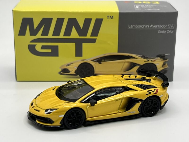1/64 Lamborghini Aventador SVJ , giallo orion yellow