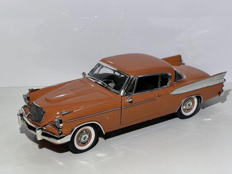 1/18 Auto World 1957 Studebaker Gold Hawk