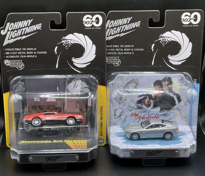 1/64 2 Models "Diorams Silver Screan Machines" , 1971 Ford Mustang , 2002 Aston Martin V12 Vanquish