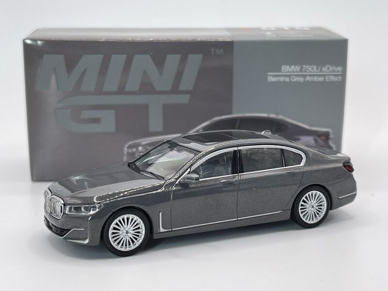 1/64 BMW 750 Xdrive , grey amber effect