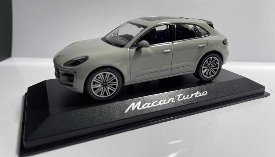 1/43 Porsche Macan Turbo 2019