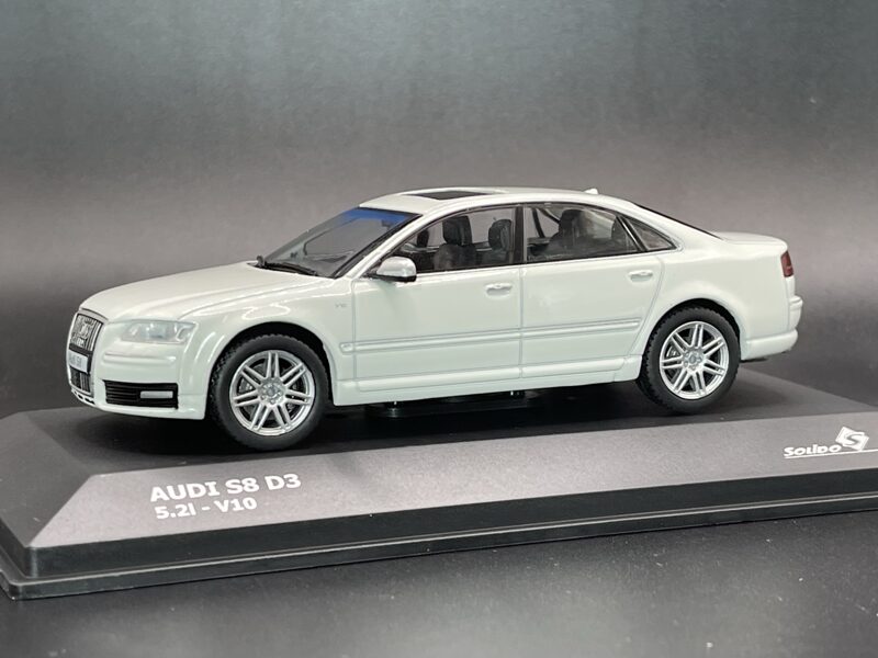 1/43 Solido Audi S8 D3 5,2L  V10 , white