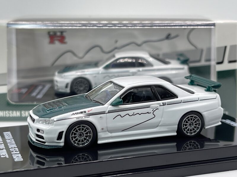 1/64 Nissan Skyline GT-R ( R34 ) , Nismo R-tune "Mines" , white with green carbon