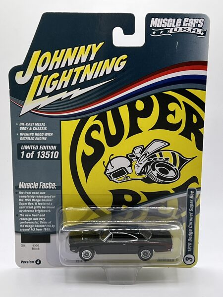 1970 Dodge Coronet Super Bee , opening hood with detailing engine