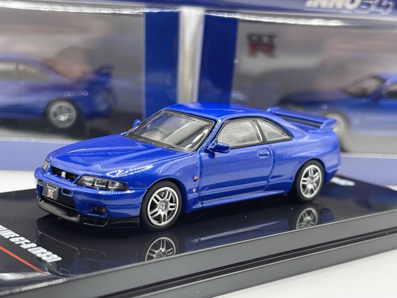 1/64 Nissan Skyline GT-R ( R33 ) , Championship blue