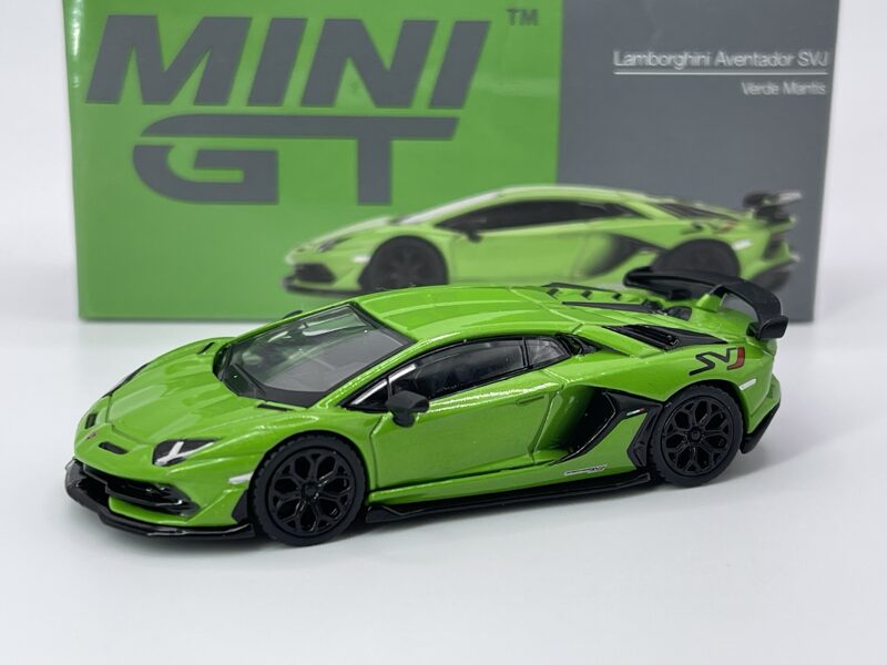 1/64 Lamborghini Aventador SVJ , Verde Mantis